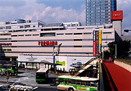 最寄駅とセンターの写真