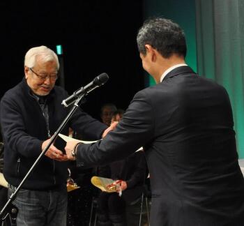 歌の祭典表彰式写真 トリミング.jpg