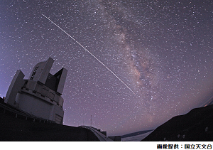 300-211国立天文台提供すばる望遠鏡の上空を通過する国際宇宙ステーション.png