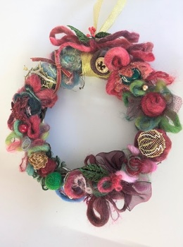 毛糸の花と彩るクリスマス