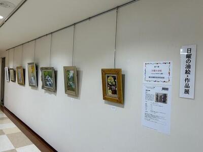 日曜の油絵 廊下展1.jpg