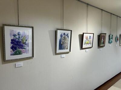 平野先生廊下展2.jpg